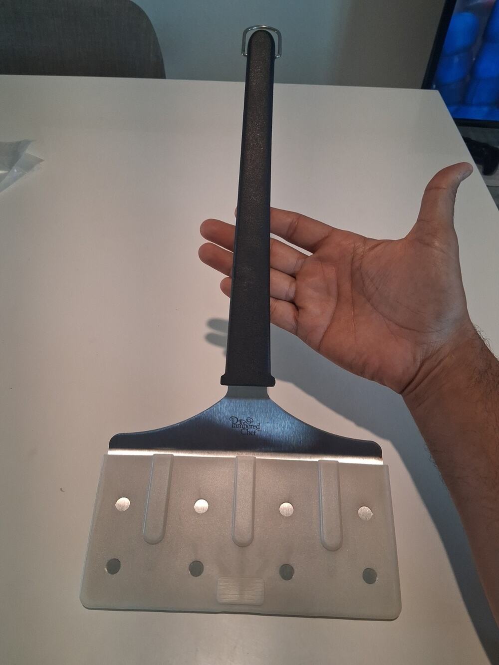 The Pampered Chef Bar-B-Boss BBQ Grill Jumbo Spatula Turner 2710 With Cover